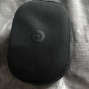 Apple Black Over-Ear Headphones with Premium Sound